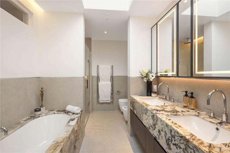 3 bedroom flat, Charles Street, London W1J - Available