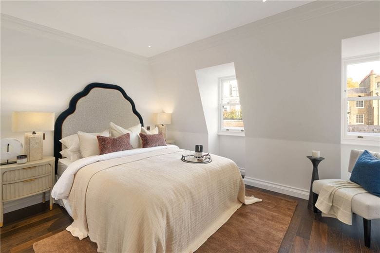 3 bedroom flat, Charles Street, London W1J - Available