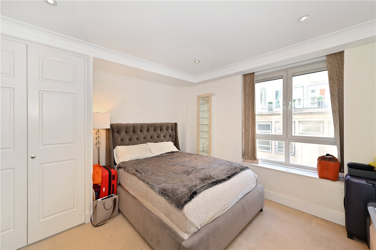2 bedroom flat, Barrett Street, Marylebone W1U - Available