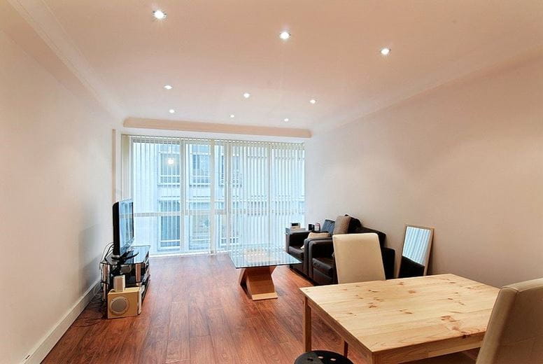 2 bedroom flat, Barrett Street, Marylebone W1U - Available