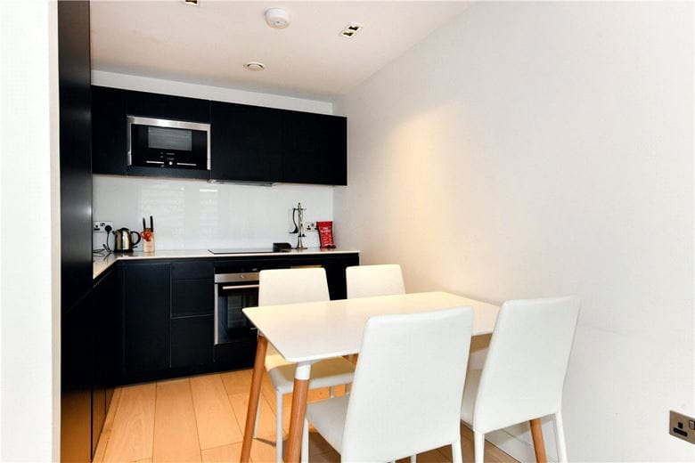 1 bedroom flat, Wood Street, St Pauls EC2Y - Available