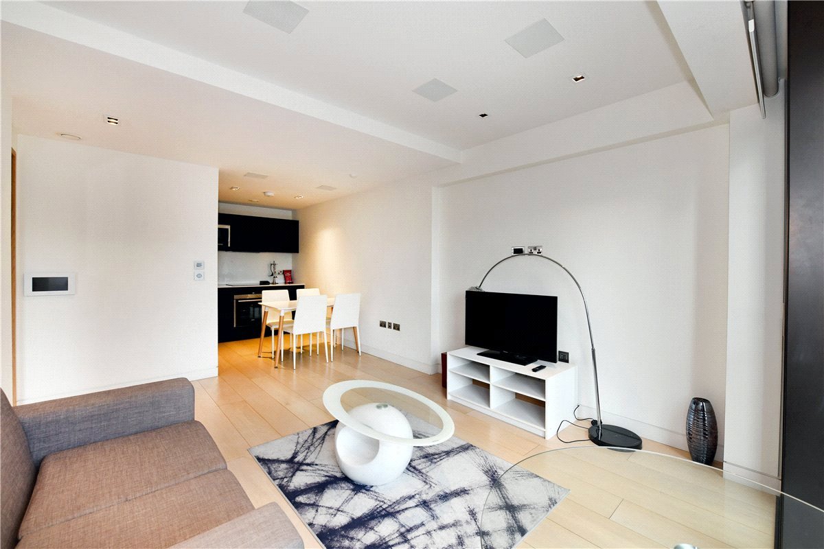 1 bedroom flat, Wood Street, St Pauls EC2Y - Available