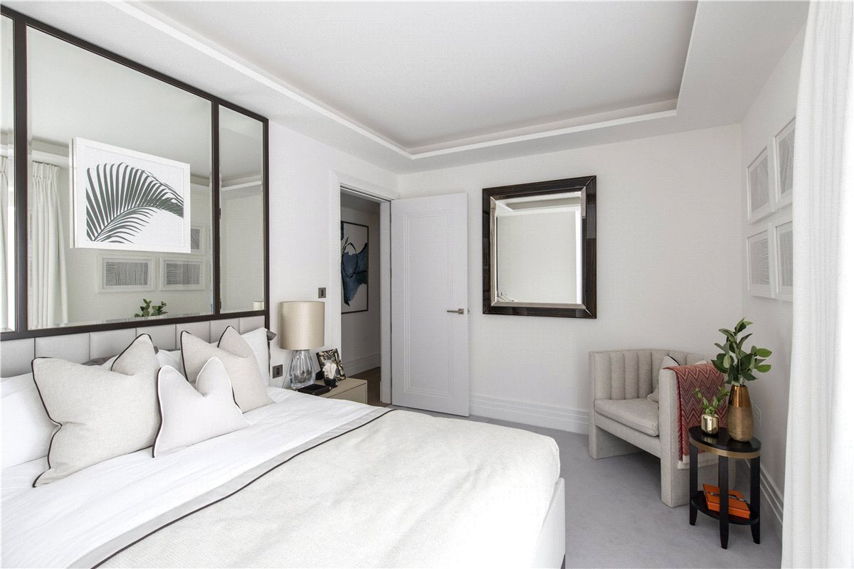 2 bedroom flat, Kensington Gardens Square, Bayswater W2 - Available