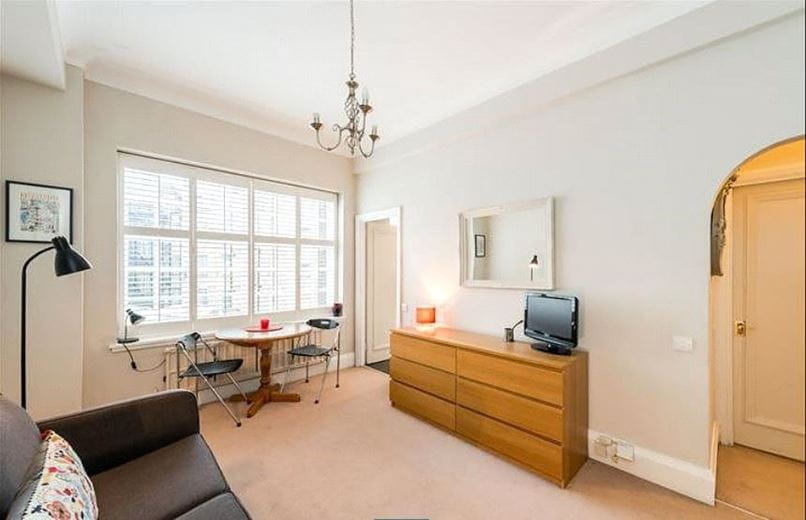 1 bedroom flat, Basildon Court, 28 Devonshire Street W1G - Available