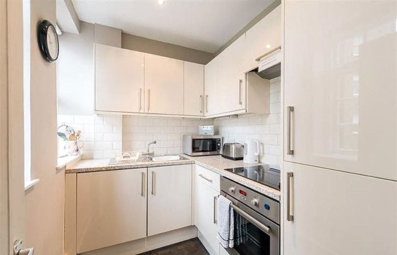 1 bedroom flat, Basildon Court, 28 Devonshire Street W1G - Available