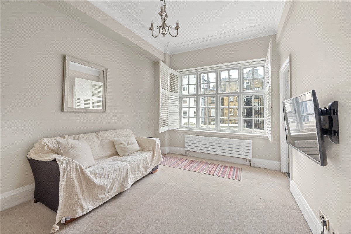 1 bedroom flat, Basildon Court, 28 Devonshire Street W1G - Available