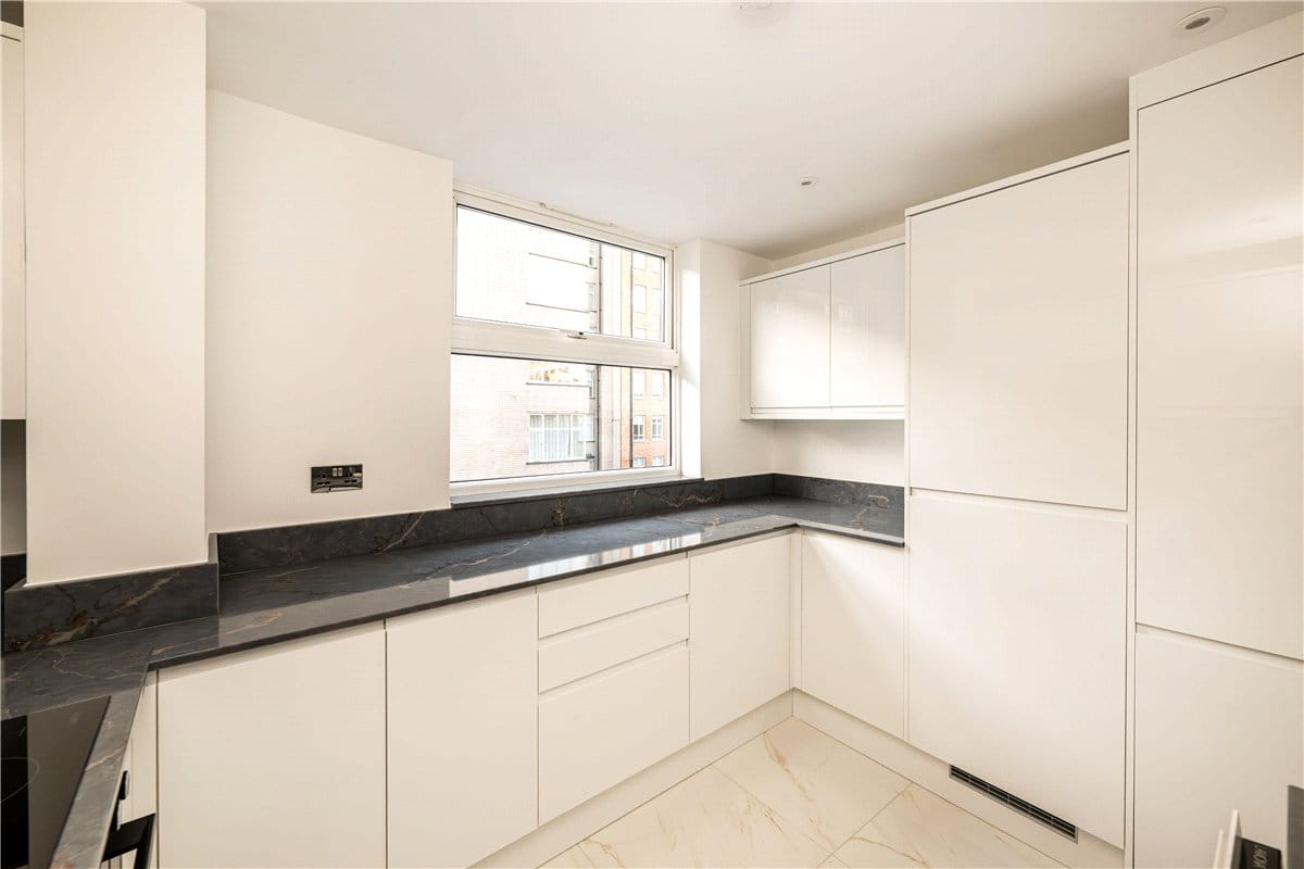 3 bedroom flat, William Mews, Belgravia SW1X - Available