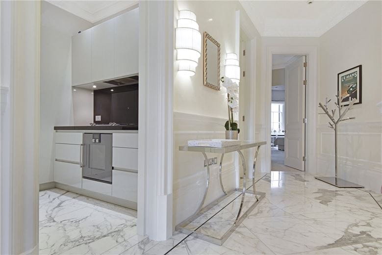 2 bedroom flat, Pont Street, Knightsbridge SW1X - Available