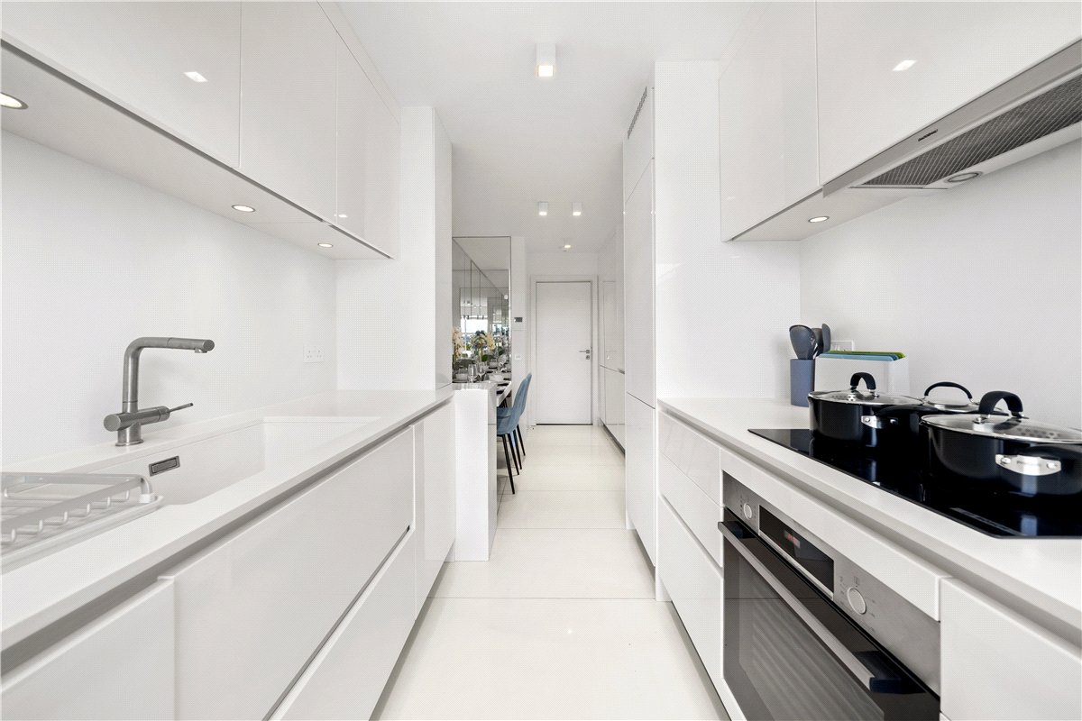 4 bedroom flat, Kingston House South, Ennismore Gardens SW7 - Let Agreed