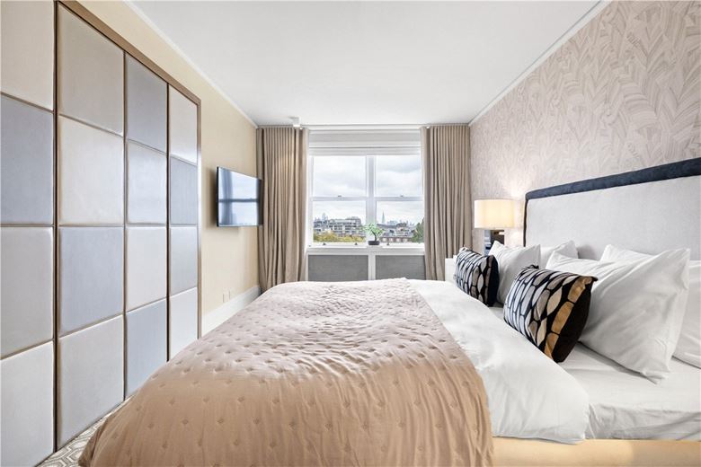 4 bedroom flat, Kingston House South, Ennismore Gardens SW7 - Let Agreed