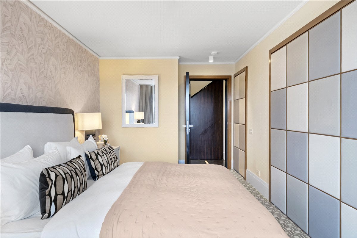 4 bedroom flat, Kingston House South, Ennismore Gardens SW7 - Let Agreed