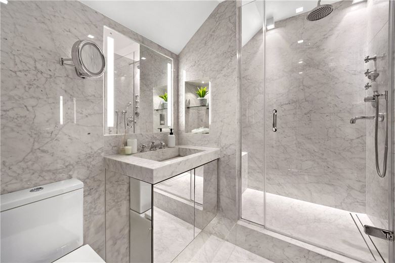 4 bedroom flat, Kingston House South, Ennismore Gardens SW7 - Let Agreed