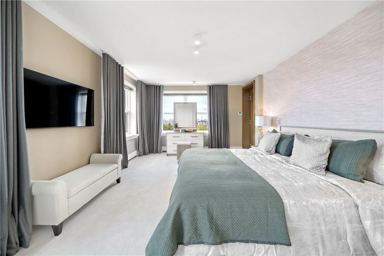 4 bedroom flat, Kingston House South, Ennismore Gardens SW7 - Let Agreed