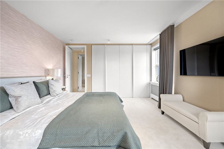 4 bedroom flat, Kingston House South, Ennismore Gardens SW7 - Let Agreed