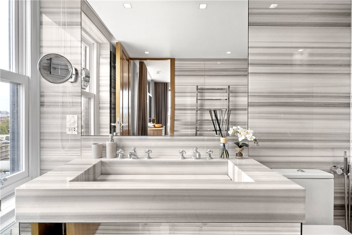 4 bedroom flat, Kingston House South, Ennismore Gardens SW7 - Let Agreed