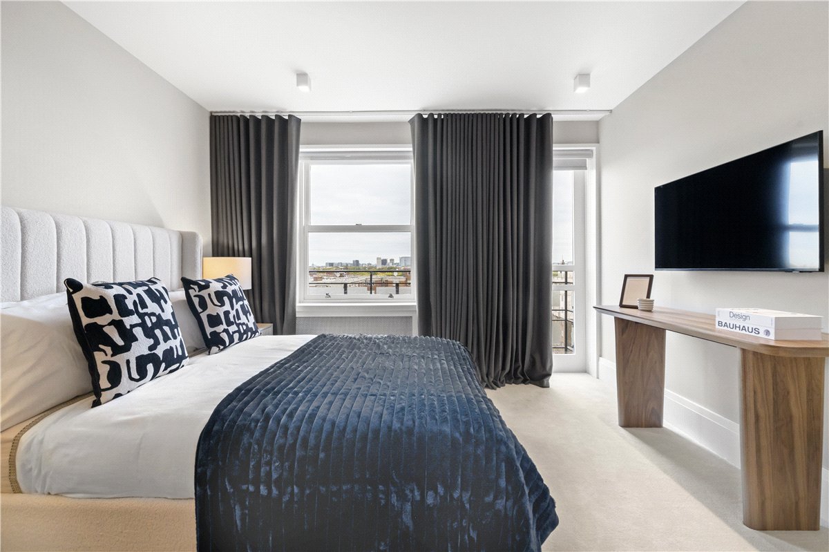 4 bedroom flat, Kingston House South, Ennismore Gardens SW7 - Let Agreed