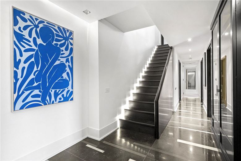 4 bedroom flat, Kingston House South, Ennismore Gardens SW7 - Let Agreed