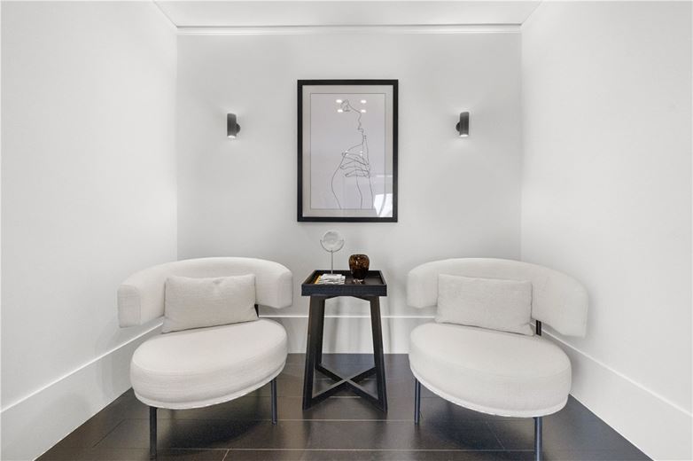 4 bedroom flat, Kingston House South, Ennismore Gardens SW7 - Let Agreed