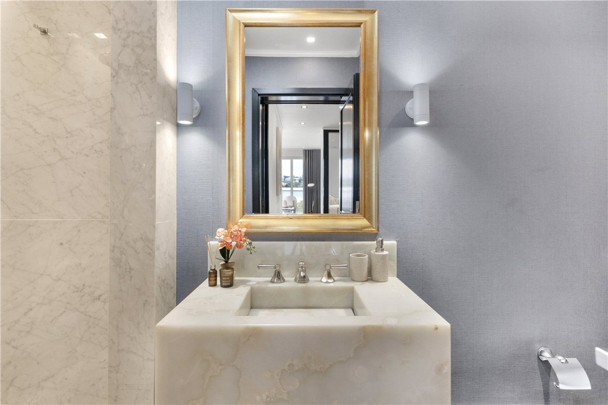 4 bedroom flat, Kingston House South, Ennismore Gardens SW7 - Let Agreed