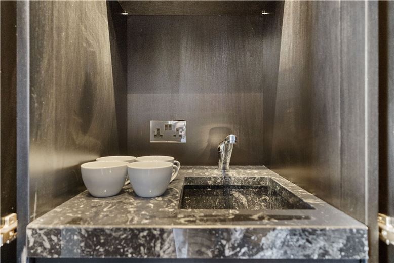 4 bedroom flat, Kingston House South, Ennismore Gardens SW7 - Let Agreed