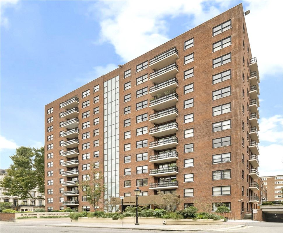 4 bedroom flat, Kingston House South, Ennismore Gardens SW7 - Let Agreed