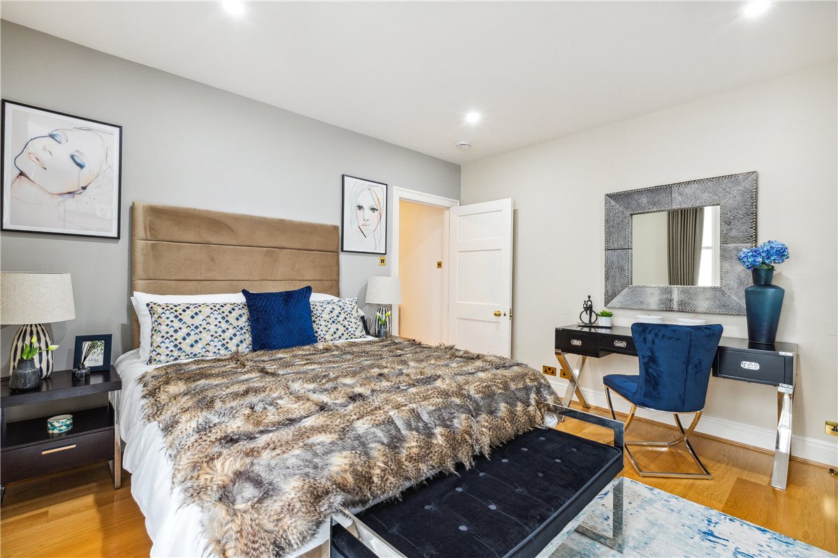 2 bedroom flat, Woods Mews, Mayfair W1K - Available