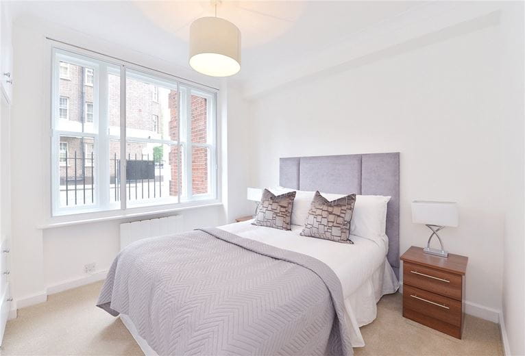 2 bedroom flat, Hill Street, Mayfair W1J - Available