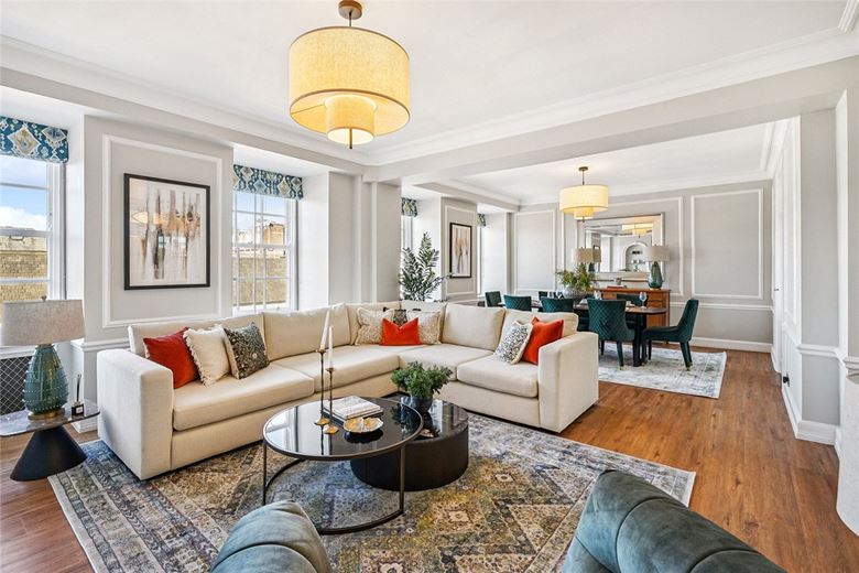 3 bedroom flat, Grosvenor Square, Mayfair W1K - Available