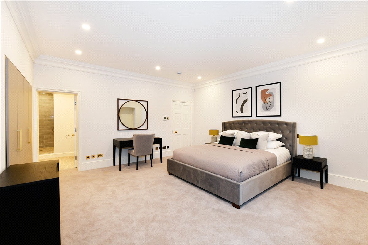 2 bedroom flat, Park Street, Mayfair W1K - Available
