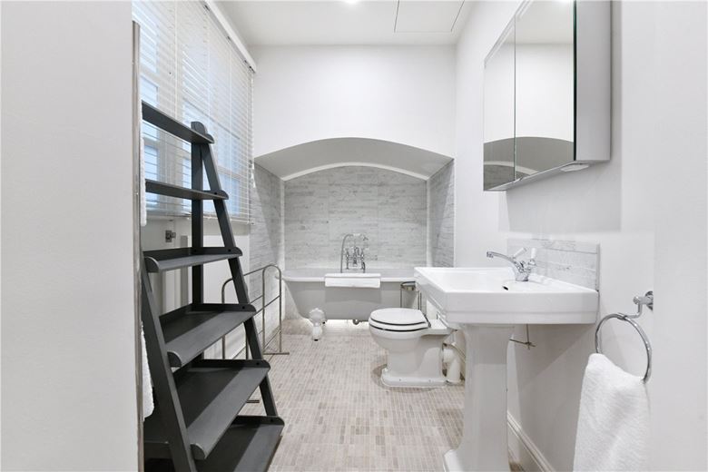 2 bedroom flat, Park Street, Mayfair W1K - Available