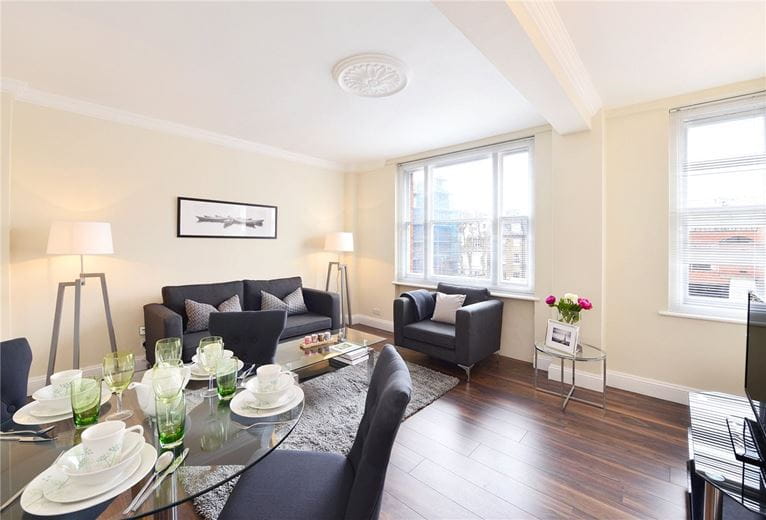 2 bedroom flat, Hill Street, Mayfair W1J - Available