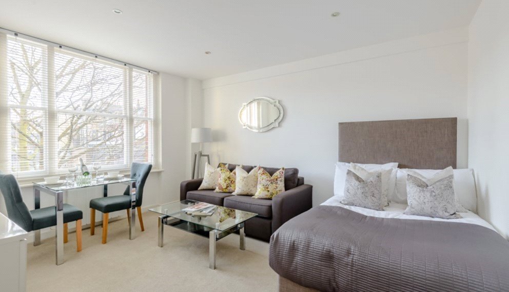 bedroom flat, Hill Street, Mayfair W1J - Available