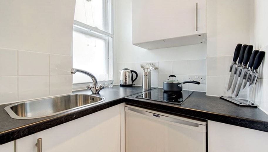  bedroom flat, Hill Street, Mayfair W1J - Available