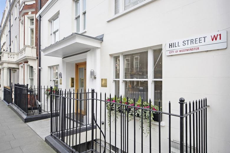 1 bedroom flat, Hill Street, Mayfair W1J - Available