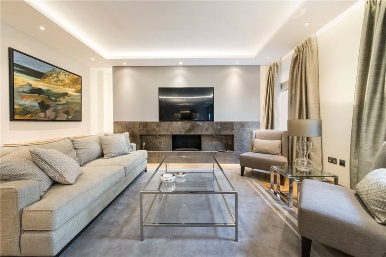 3 bedroom flat, Upper Grosvenor Street, Mayfair W1K - Available