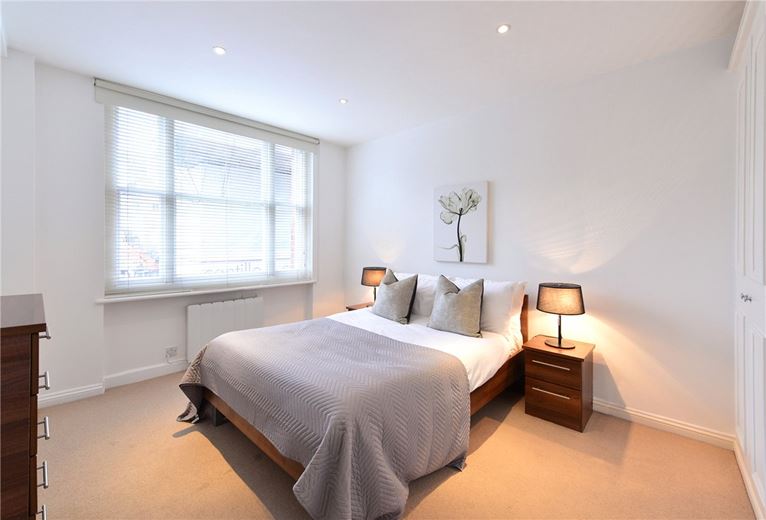 1 bedroom flat, Hill Street, Mayfair W1J - Available