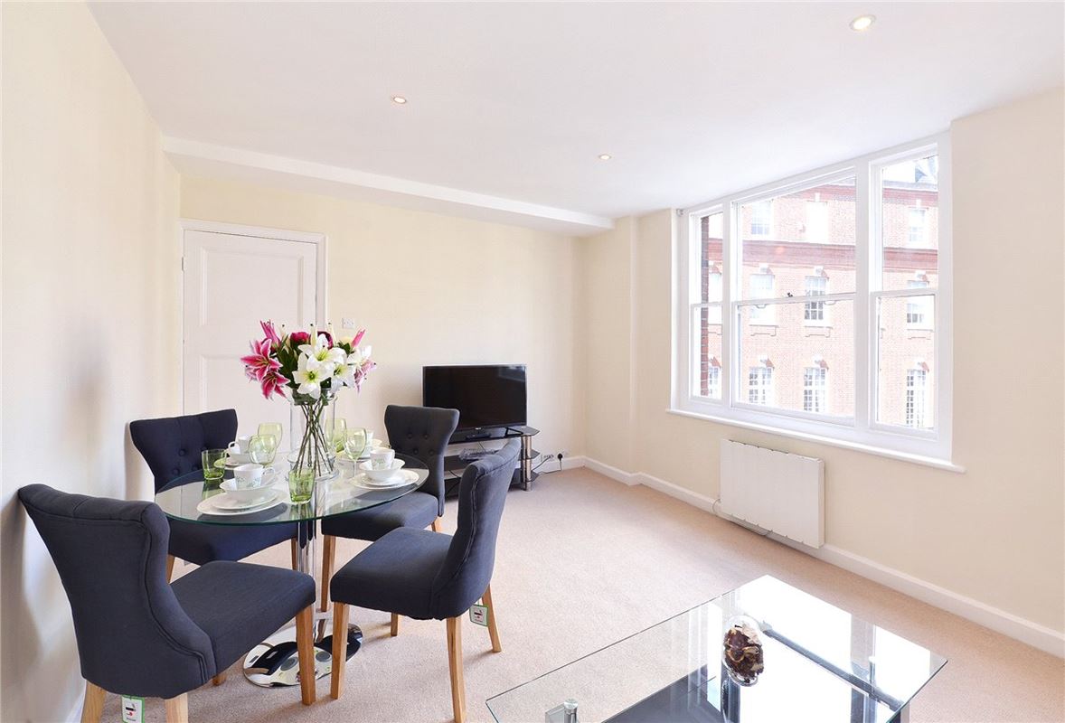 1 bedroom flat, Hill Street, Mayfair W1J - Available