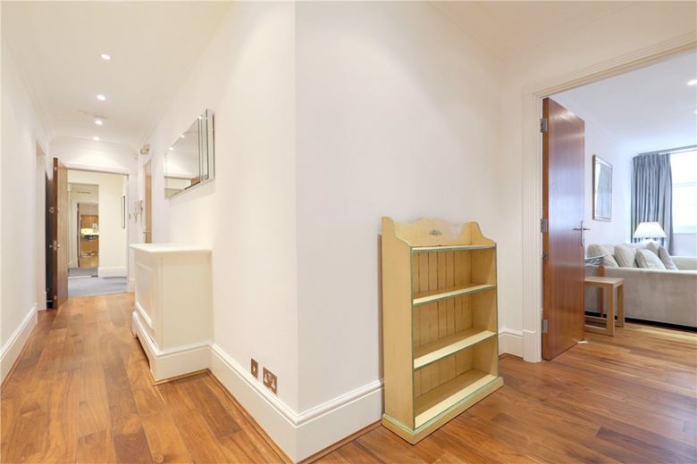 2 bedroom flat, Dover Street, Mayfair W1S - Available