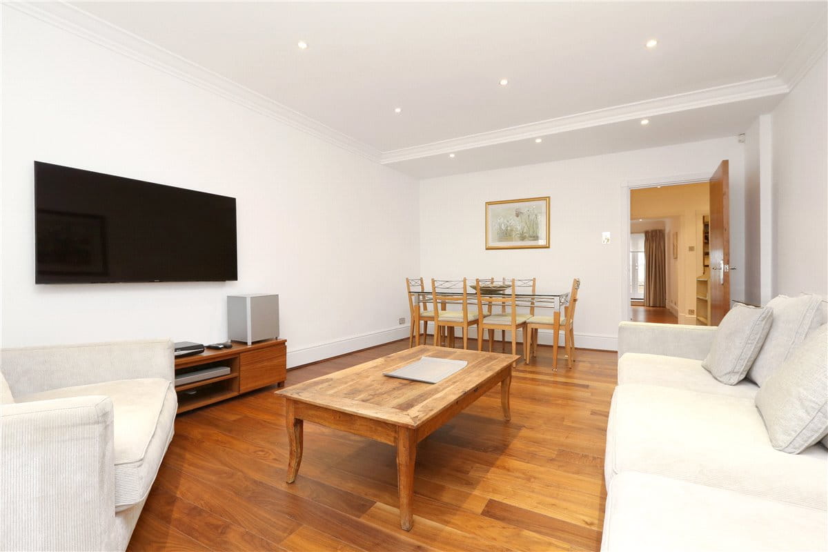 2 bedroom flat, Dover Street, Mayfair W1S - Available