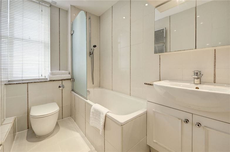 2 bedroom flat, Hill Street, Mayfair W1J - Available