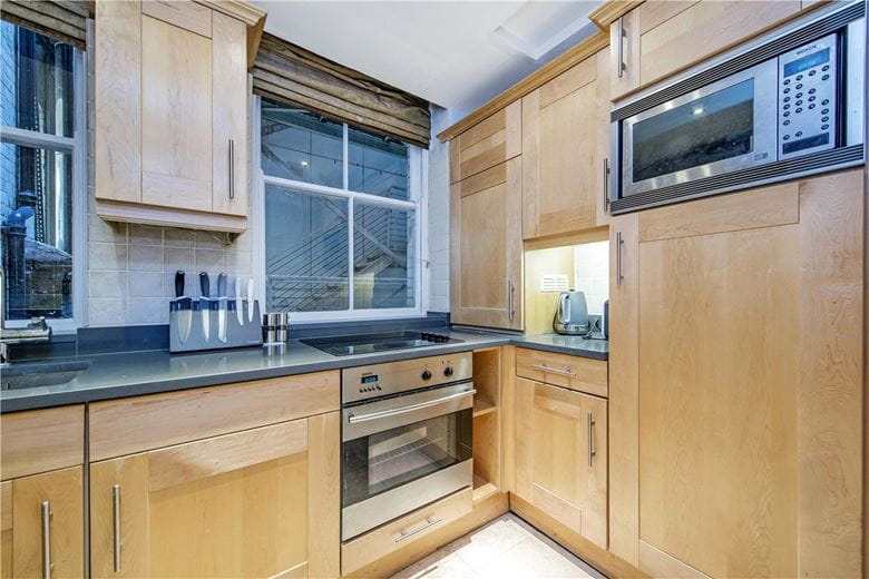 2 bedroom flat, Berkeley Street, Mayfair W1J - Available