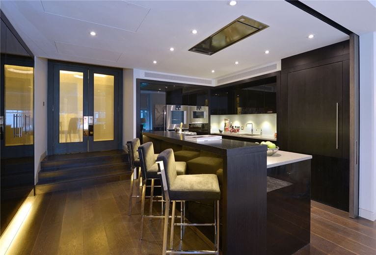 2 bedroom flat, Duke Street, Mayfair W1K - Available