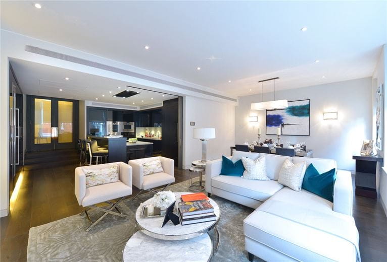 2 bedroom flat, Duke Street, Mayfair W1K - Available
