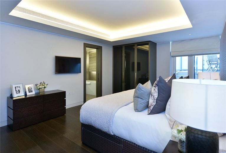 2 bedroom flat, Duke Street, Mayfair W1K - Available