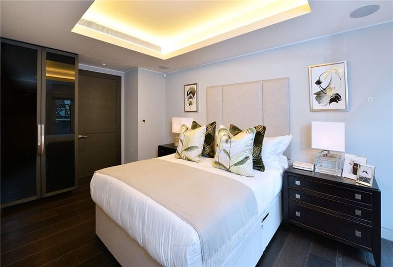 2 bedroom flat, Duke Street, Mayfair W1K - Available