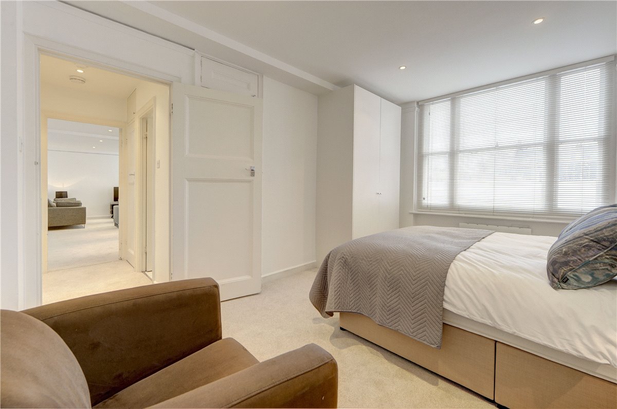 1 bedroom flat, Hill Street, Mayfair W1J - Available