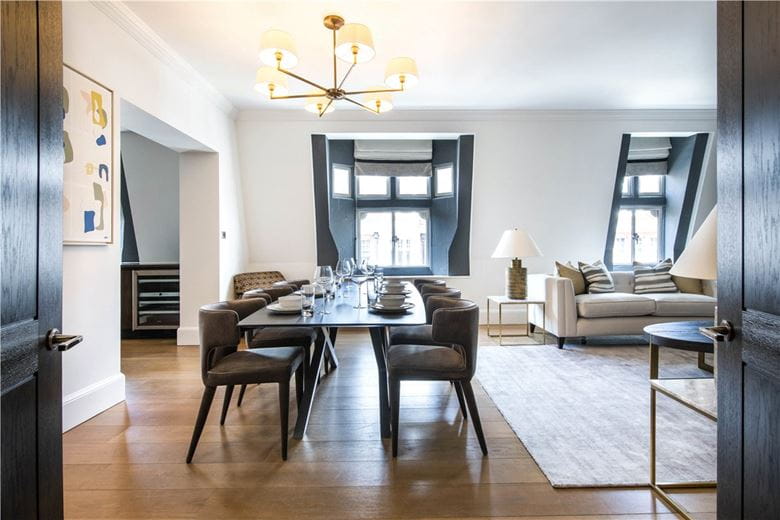 3 bedroom flat, Duke Street, Mayfair W1K - Available