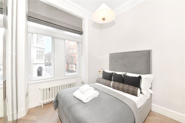 2 bedroom flat, Mount Street, Mayfair W1K
