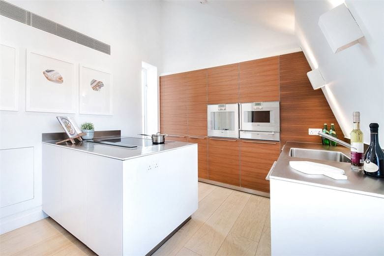 3 bedroom flat, Green Street, Mayfair W1K - Available