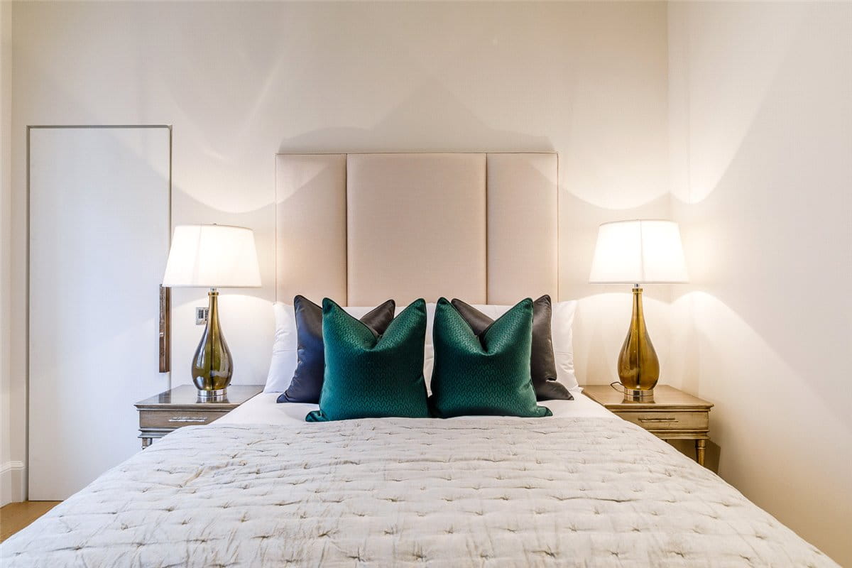 3 bedroom flat, Duke Street, Mayfair W1K - Available